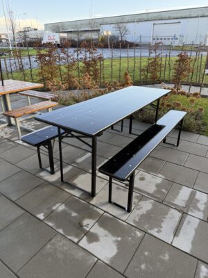 Svart bord och bänkset för utomhusbruk, 200cm, i modern design.