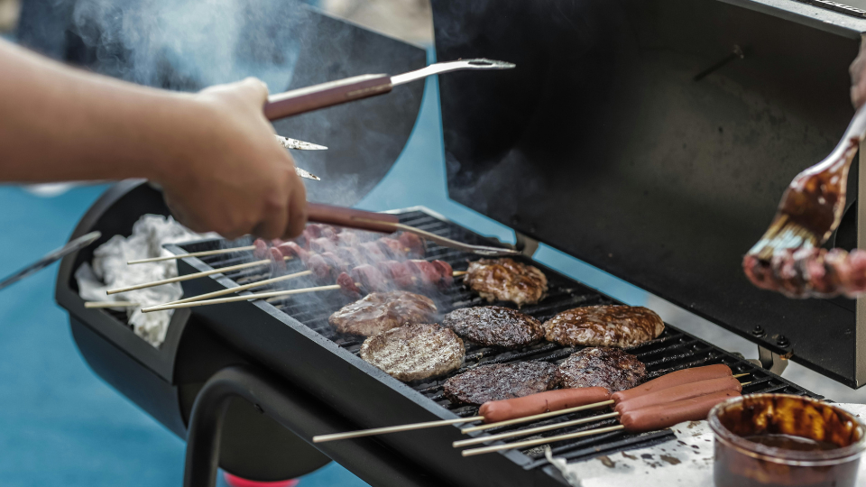 En perfekt grillkväll med grilltält