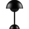 Svart modern bordslampa med rund bas och kupolformad skärm.